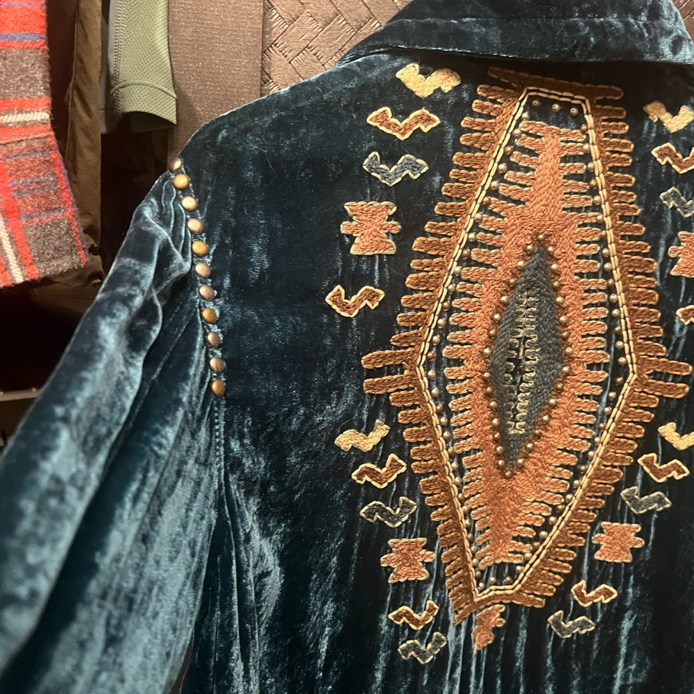 Double D Ranch jacket  -Coat- velvet full zip Jacket size XL. Beautiful design